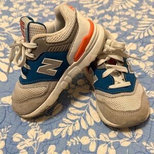 New Balance Toddler 997H Blue, Gray and Orange Accents Size 6